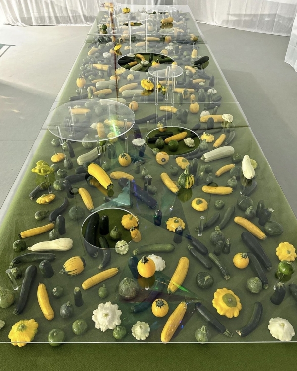 В каких цветах украшать дом на Новый