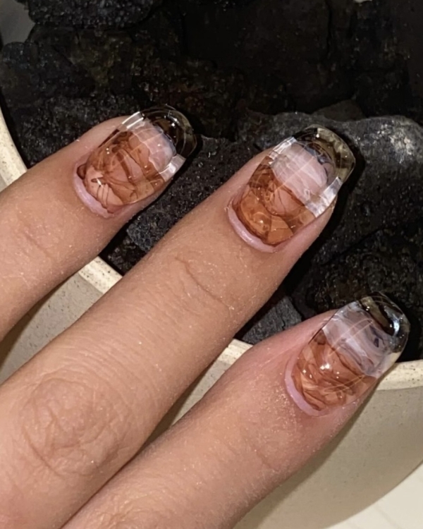 Идеи маникюра на Новый год 2025