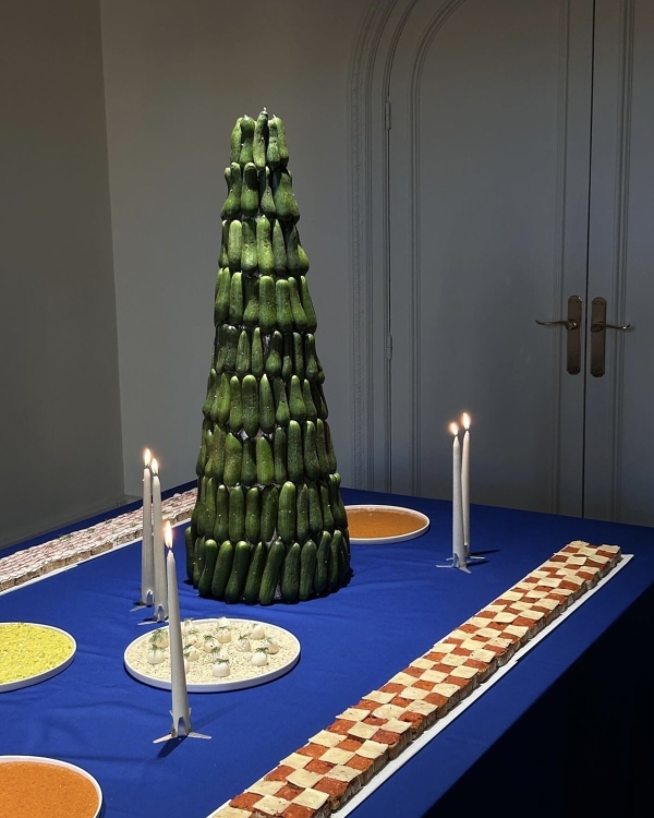 В каких цветах украшать дом на Новый