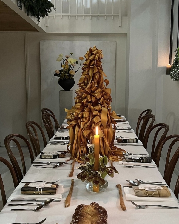 В каких цветах украшать дом на Новый