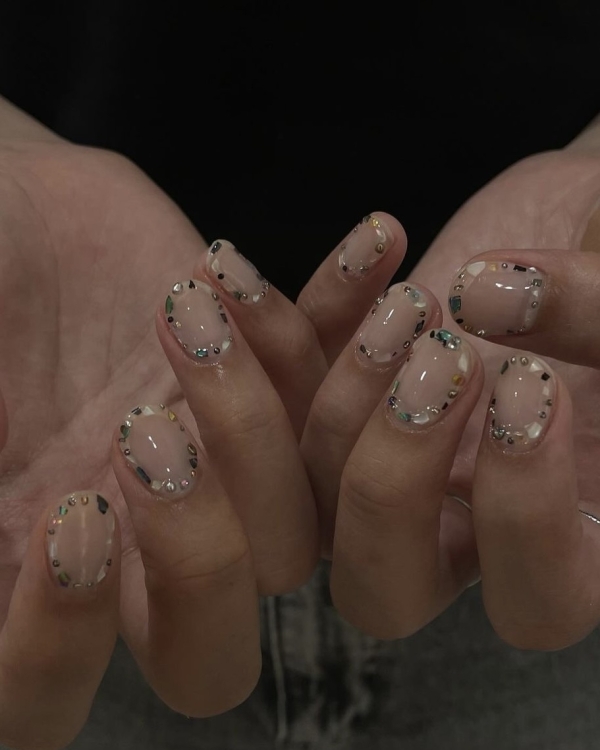 Идеи маникюра на Новый год 2025