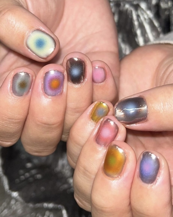 Идеи маникюра на Новый год 2025