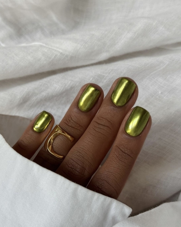 Идеи маникюра на Новый год 2025