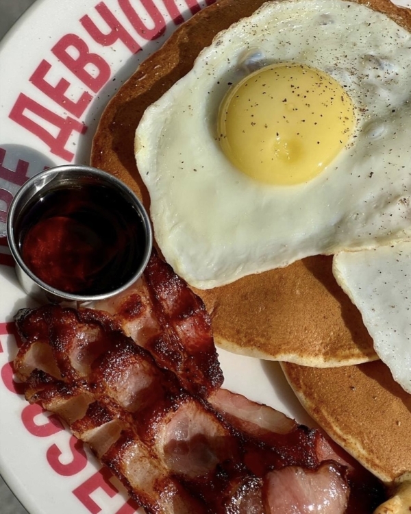 Начинаем день красиво. Где позавтракать в Петербурге?