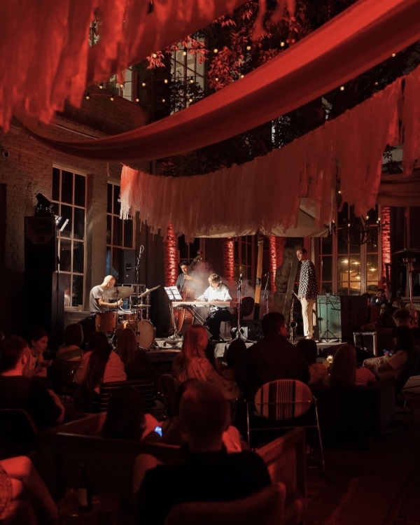 Вдохновляемся красным в Третьяковке, смотрим ужастик в