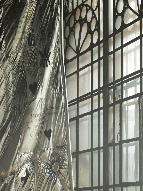 Заброшенный дворец и «несвадебная» программа: внутри свадьбы