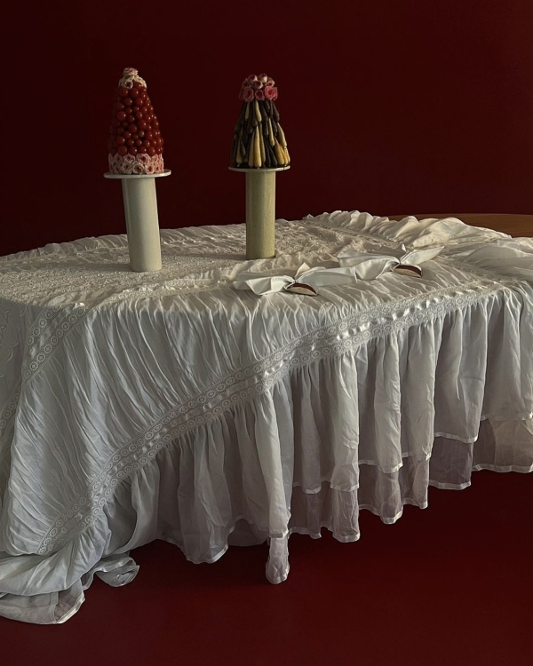 В каких цветах украшать дом на Новый