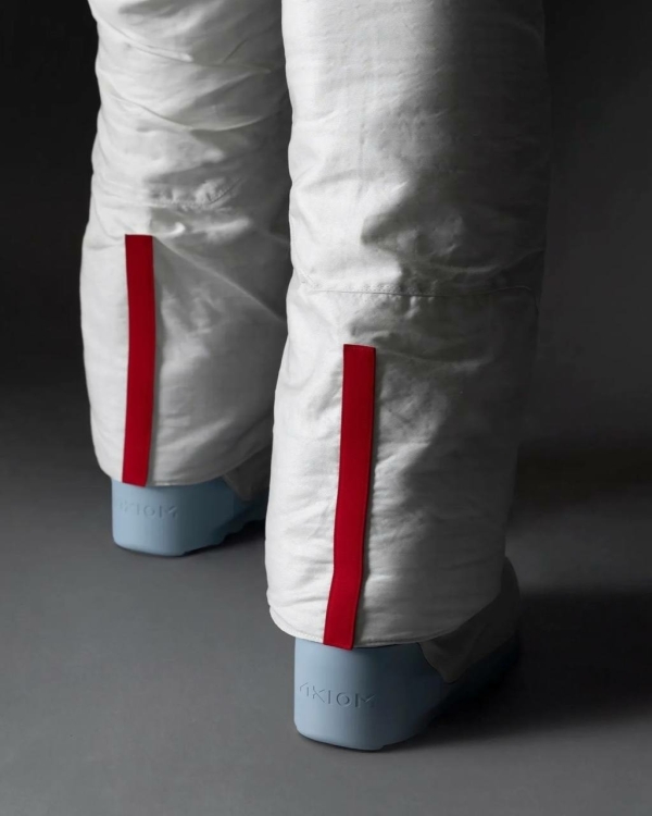 Первая женщина высадится на Луну в скафандре