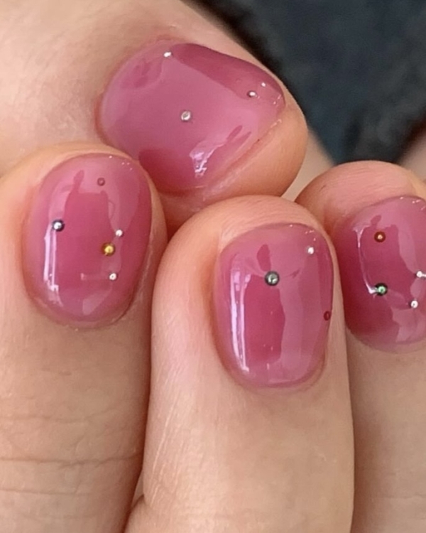 Идеи маникюра на Новый год 2025