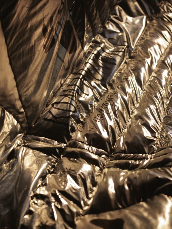 Заброшенный дворец и «несвадебная» программа: внутри свадьбы