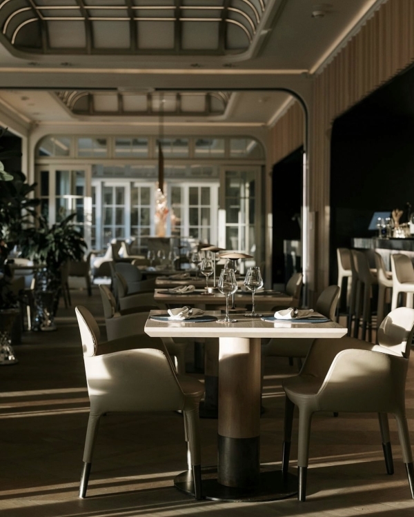 Закупаемся искусством на Cosmoscow, пробуем моллюсков в