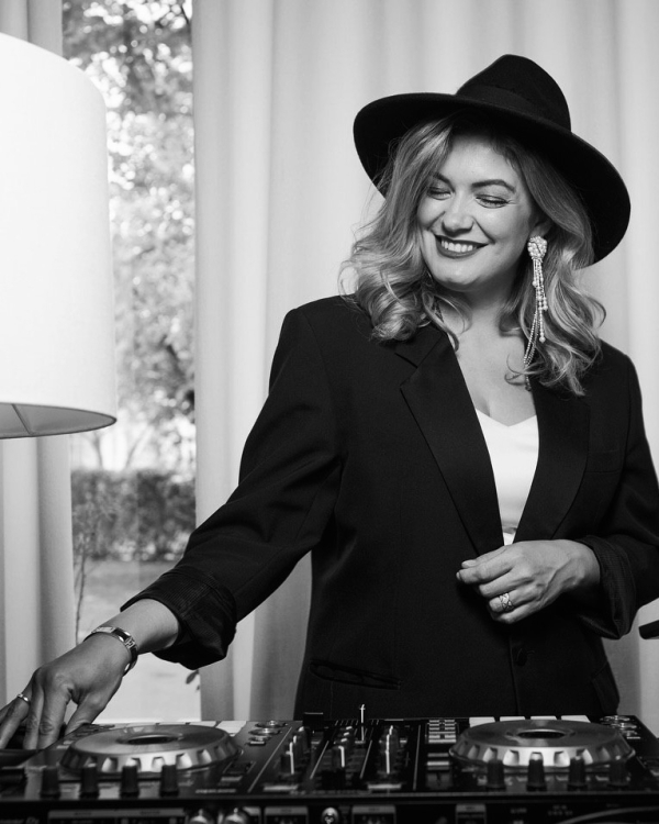 Видели ночь! Какого диджея пригласить на корпоратив?