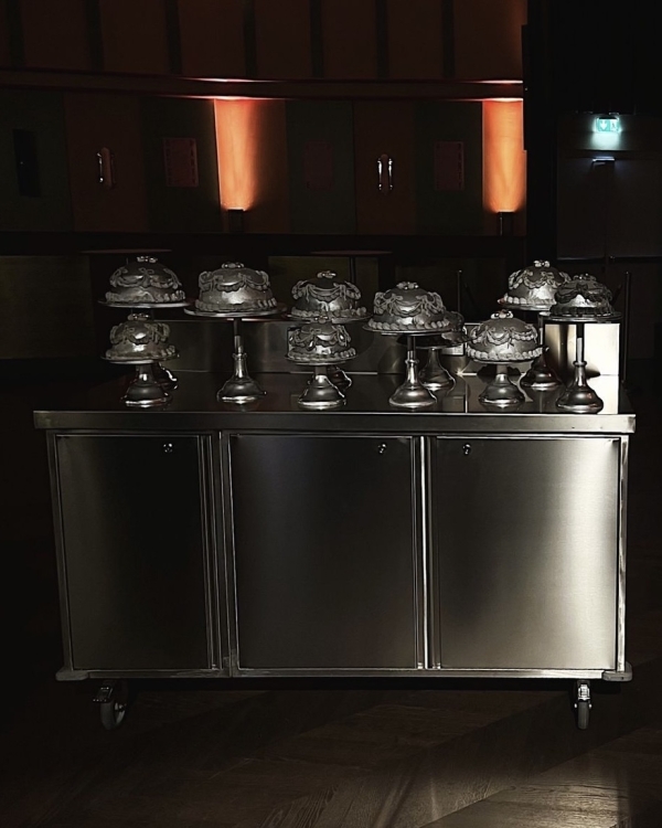 Можно ли приглашать гостей на свадьбу без