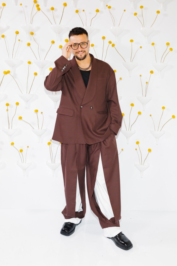 Ведущие Стас Зубков