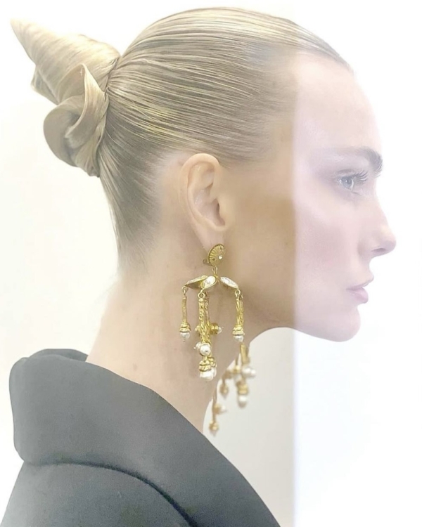 Легким движением руки. Укладки, которые визуально стройнят