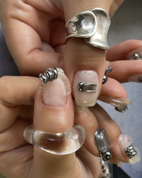 Идеи маникюра на Новый год 2025