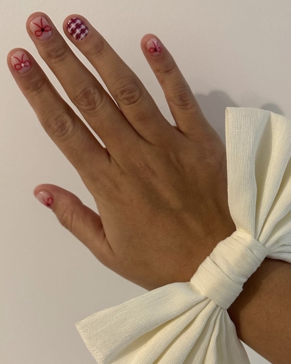 Идеи маникюра на Новый год 2025