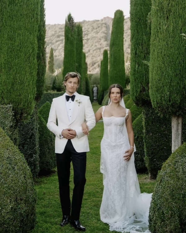 История любви Милли Бобби Браун и Джейка