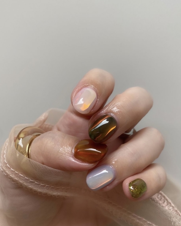 Идеи маникюра на Новый год 2025