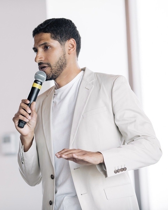 Какого ведущего выбрать на корпоратив 2025? Лучшего!