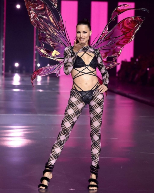 Ангелы Victoria’s Secret снова на подиуме после