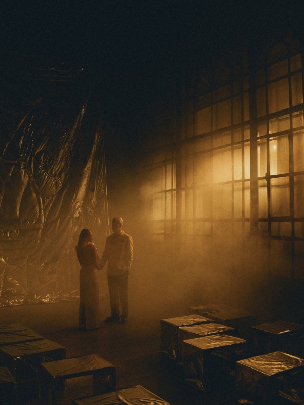 Заброшенный дворец и «несвадебная» программа: внутри свадьбы