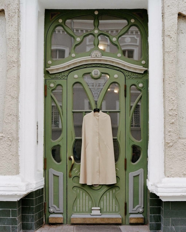 Кейп — в коллекциях Dior, Toteme и