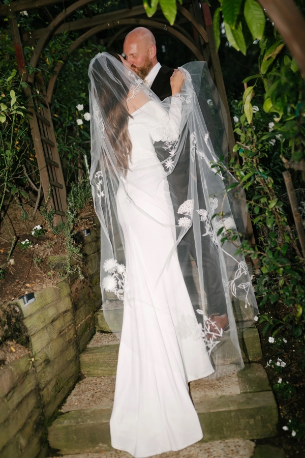 Старшая сестра Джиджи и Беллы Хадид вышла