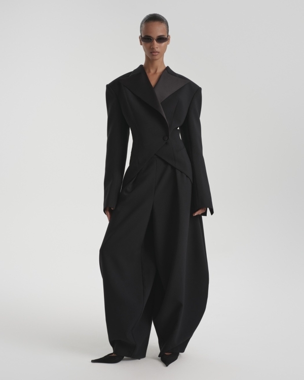 Вашу маму и там и тут показывают.