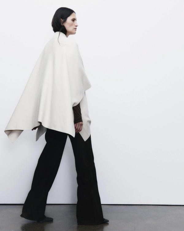 Кейп — в коллекциях Dior, Toteme и