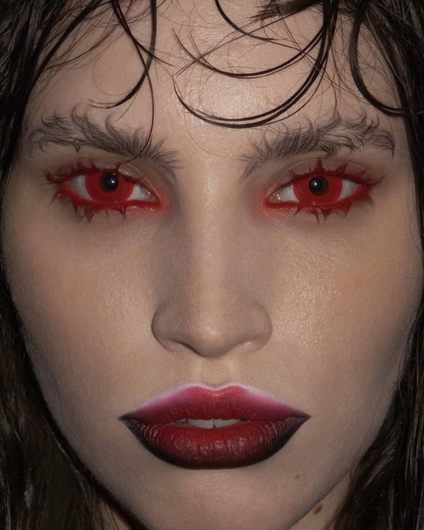 Страшно красивый макияж на Хэллоуин-2025