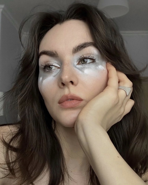 Кому доверяют свой макияж селебрити и модные