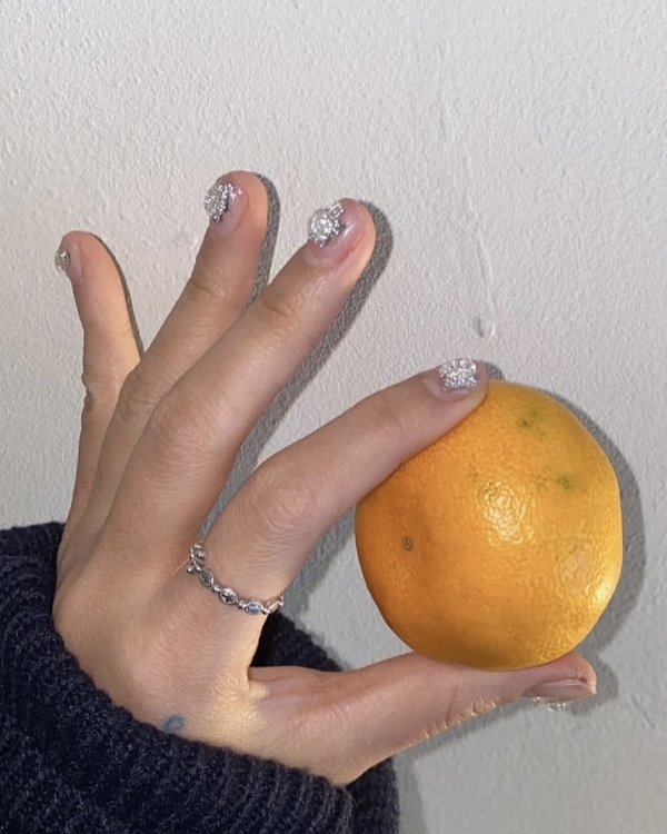 Идеи маникюра на Новый год 2026