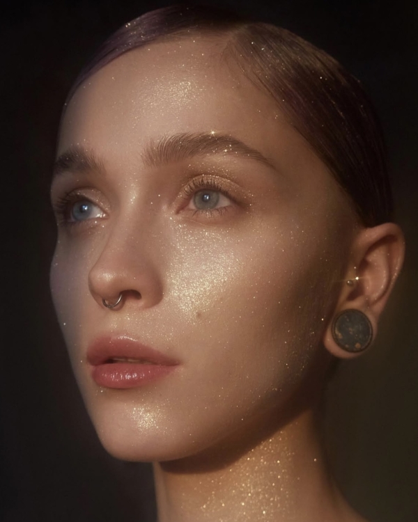 Кому доверяют свой макияж селебрити и модные