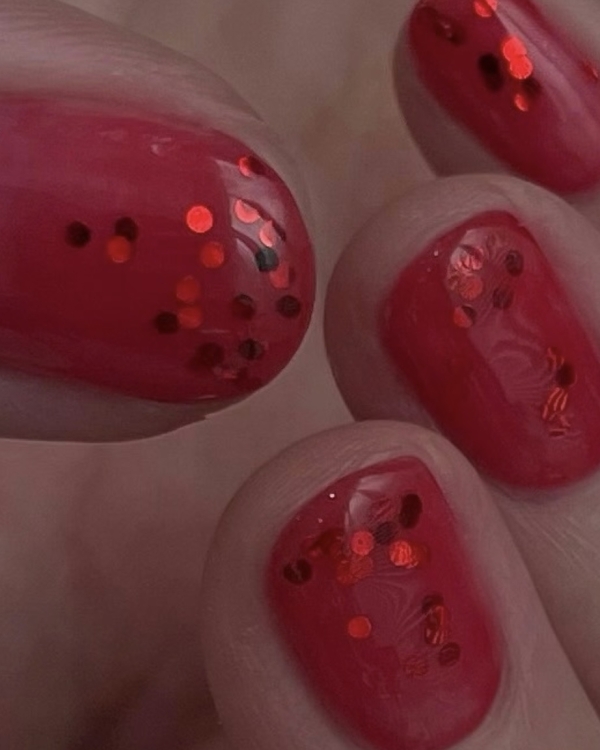 Идеи маникюра на Новый год 2026