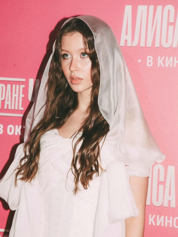 Анна Пересильд примерила свадебное платье