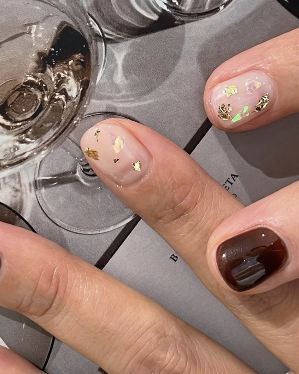 Идеи маникюра на Новый год 2026