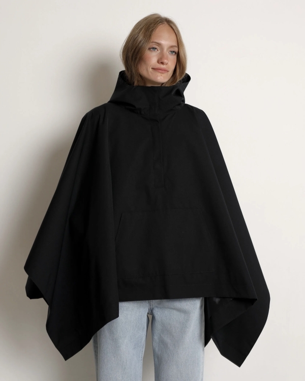 Кейп — в коллекциях Dior, Toteme и