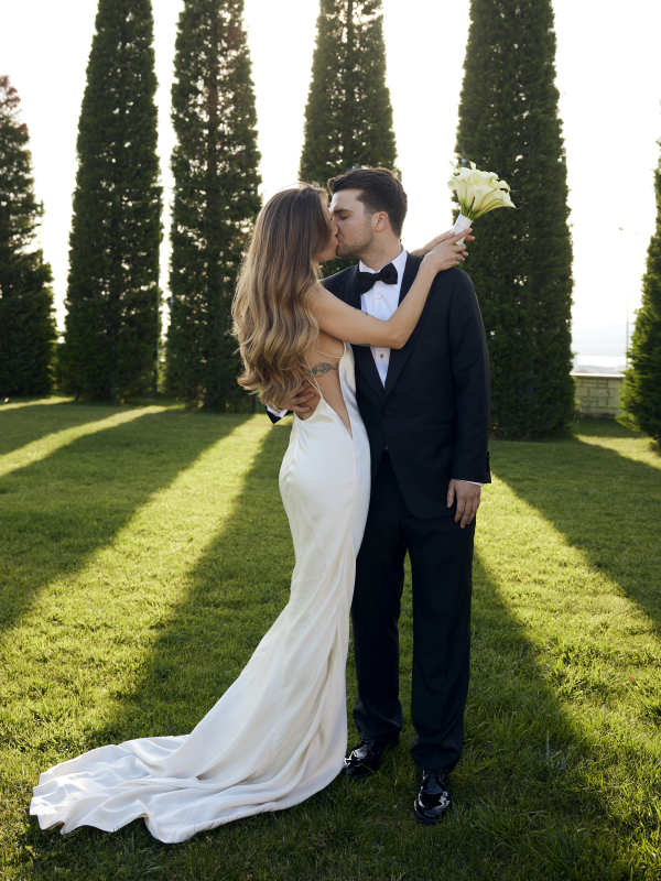 Любимые свадебные снимки сезона 2025 — от фотографов