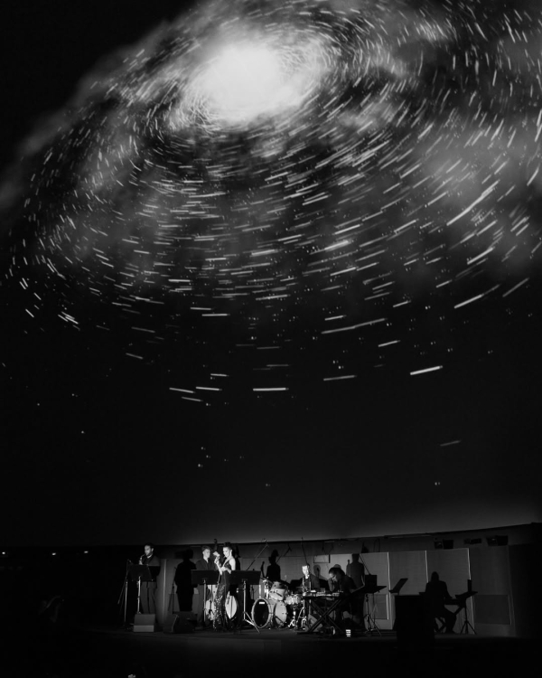 Подарки принимаются здесь и сейчас. 14 мест