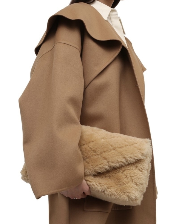 Мех — самый модный материал этой осени.