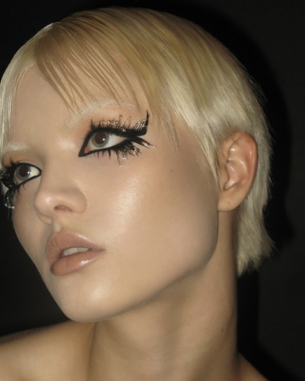 Страшно красивый макияж на Хэллоуин-2025