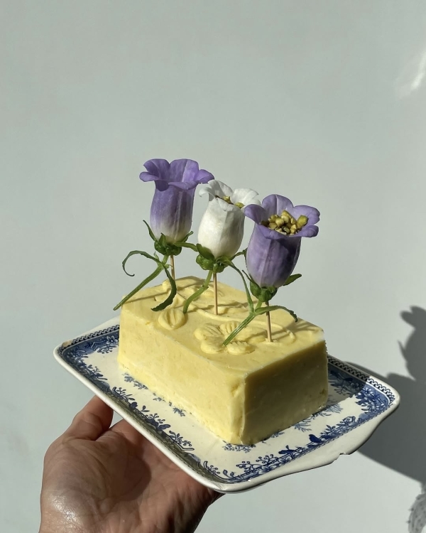 На хлеб намажешь. Как оформить масло в