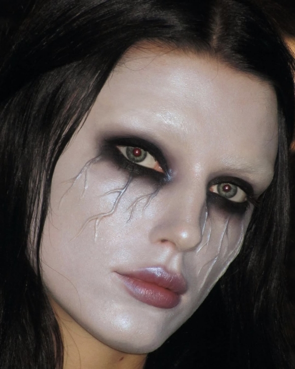 Страшно красивый макияж на Хэллоуин-2025