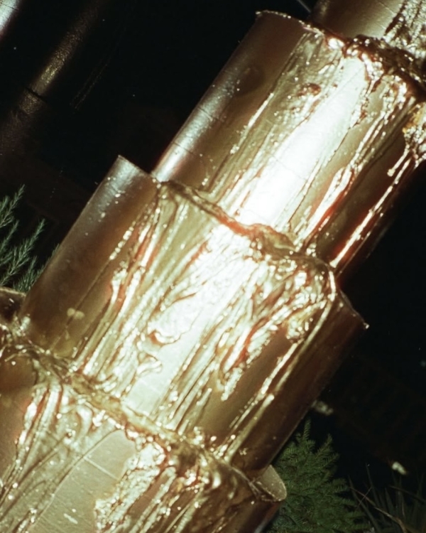 В каких цветах украшать дом на Новый