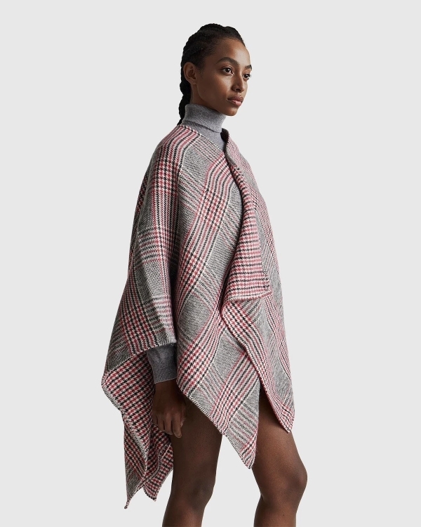 Кейп — в коллекциях Dior, Toteme и