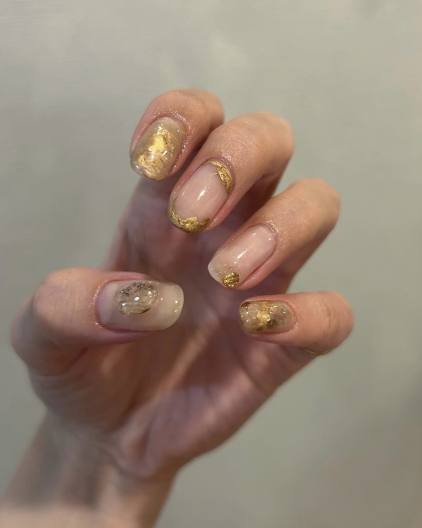 Идеи маникюра на Новый год 2026