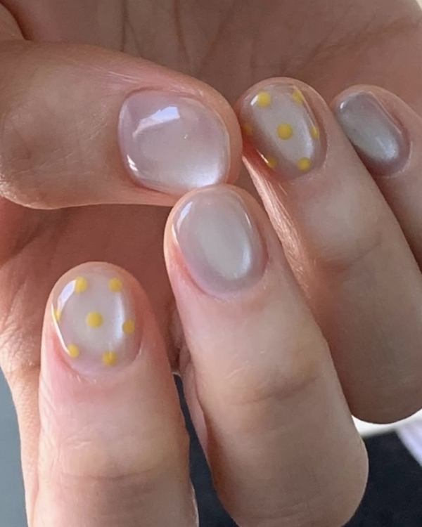 Идеи маникюра на Новый год 2026