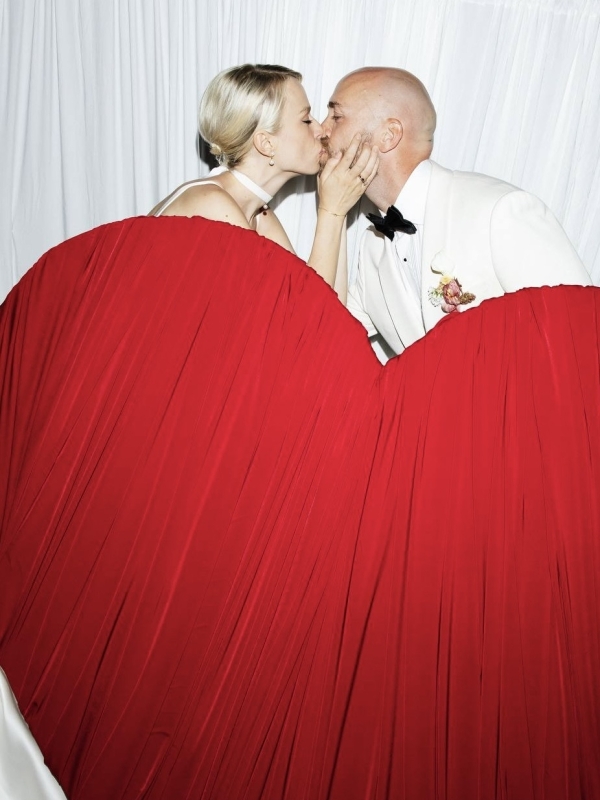 Любимые свадебные снимки сезона 2025 — от фотографов