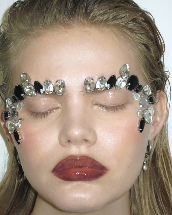 Страшно красивый макияж на Хэллоуин-2025